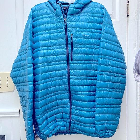 SOLD. XXL PATAGONIA MENS DOWN SWEATER HOODY - Picture 2 of 5